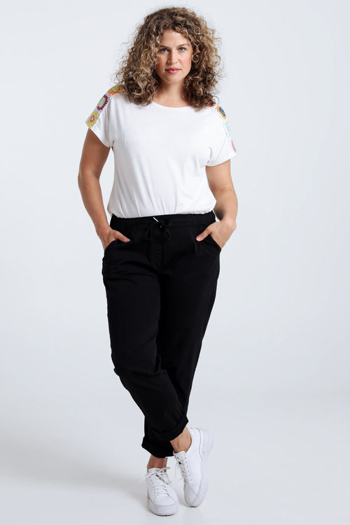 Effen 7/8-chinobroek in licht katoen met losse broekspijpen-Paprika-7