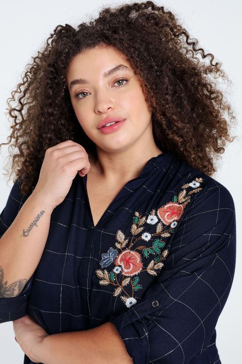 Lange, geruite blouse in viscose met borduurwerk-Paprika-4