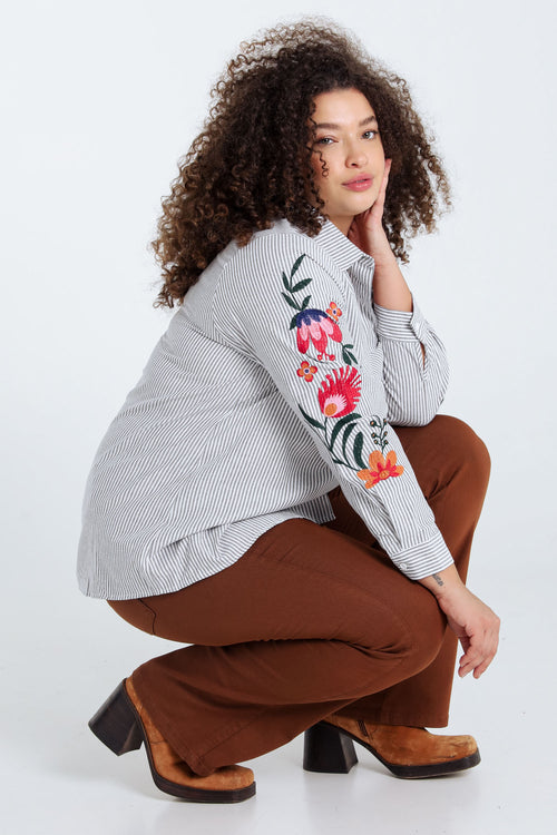 Chemise rayée avec manches brodées-Paprika-9