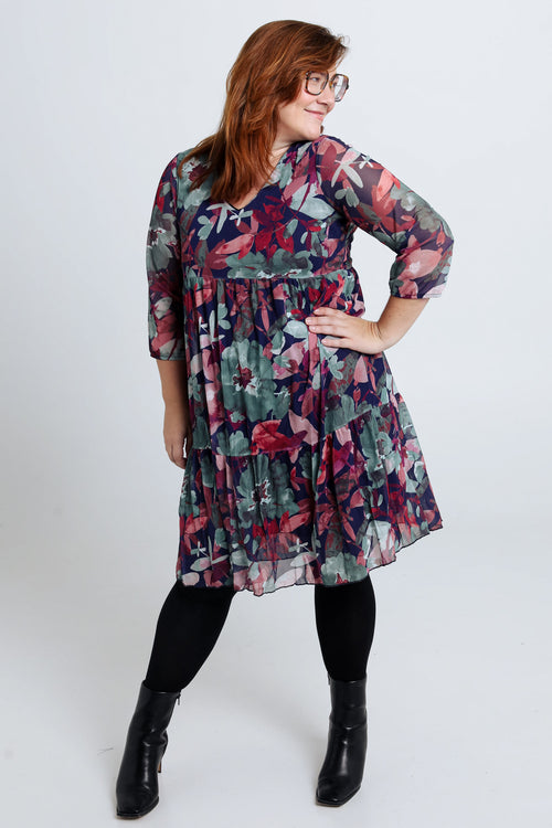 Korte tuniekjurk in gekreukeld visnet met bloemenprint en lurex-Paprika-7